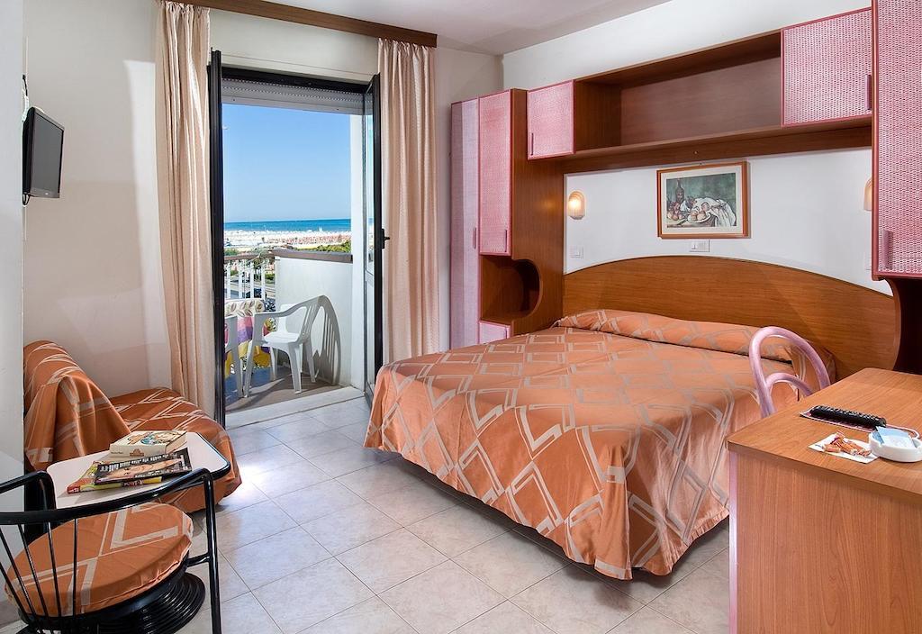 Hotel Aragosta Rimini Zimmer foto